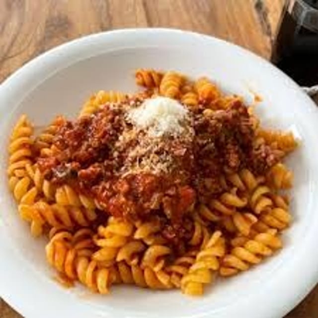 Fusilli con Sugo.